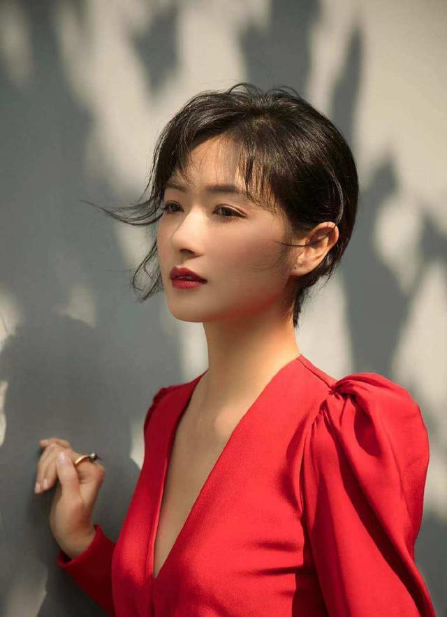 万茜|万茜：她低调结婚爆红时宣布怀孕生女，半个娱乐圈送祝福