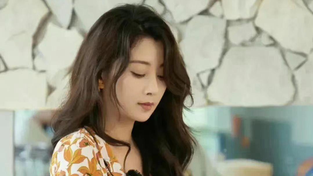 穿衣搭配 殷桃真会穿，《中餐厅》演绎八套时髦造型，每一套都很好看