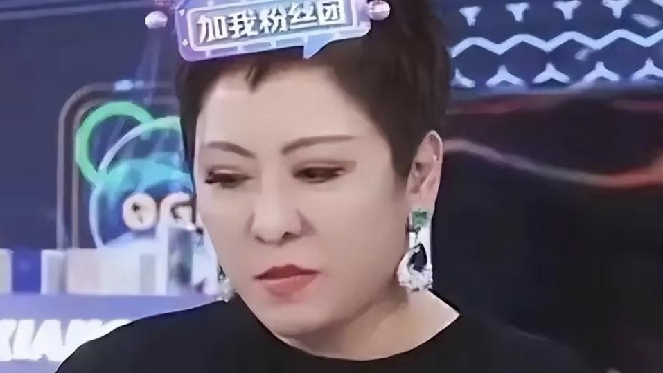 向太|向太公开道歉！回应直播中的五点争议，手上的大钻戒也不见了