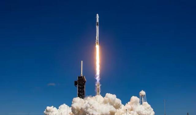 2男2女!SpaceX龙飞船送四人进空间站,包括俄罗斯宇航员