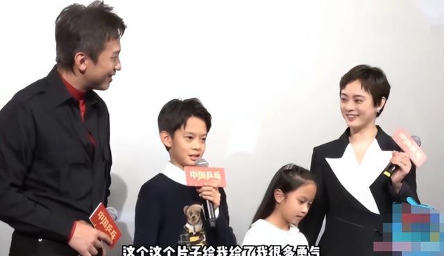 邓超|邓超亲身上阵拉票房,承认电影拍得不好,直播卖票吼到面红耳赤