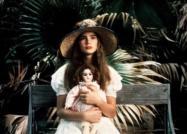 波姬·小丝|波姬小丝：被迈克尔杰克逊等着长大的美少女，两次结婚都不嫁他