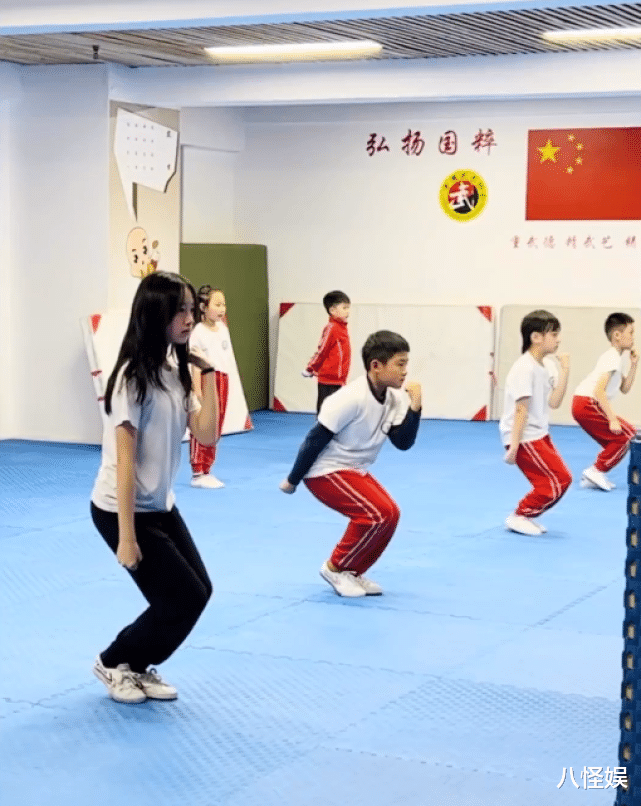 吴欣怡|吴尊儿女近照曝光，NeiNei不怕苦学中国武术，Max写拼音字迹工整