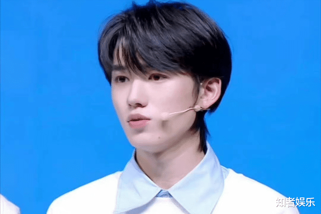 宋亚轩|时代少年团直播:公式化表现招吐槽,宋亚轩机智化解被赞高情商