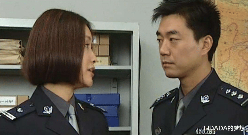 董勇|他是观众最喜欢的老戏骨，46岁与郑佳艳组建了幸福的三口之家