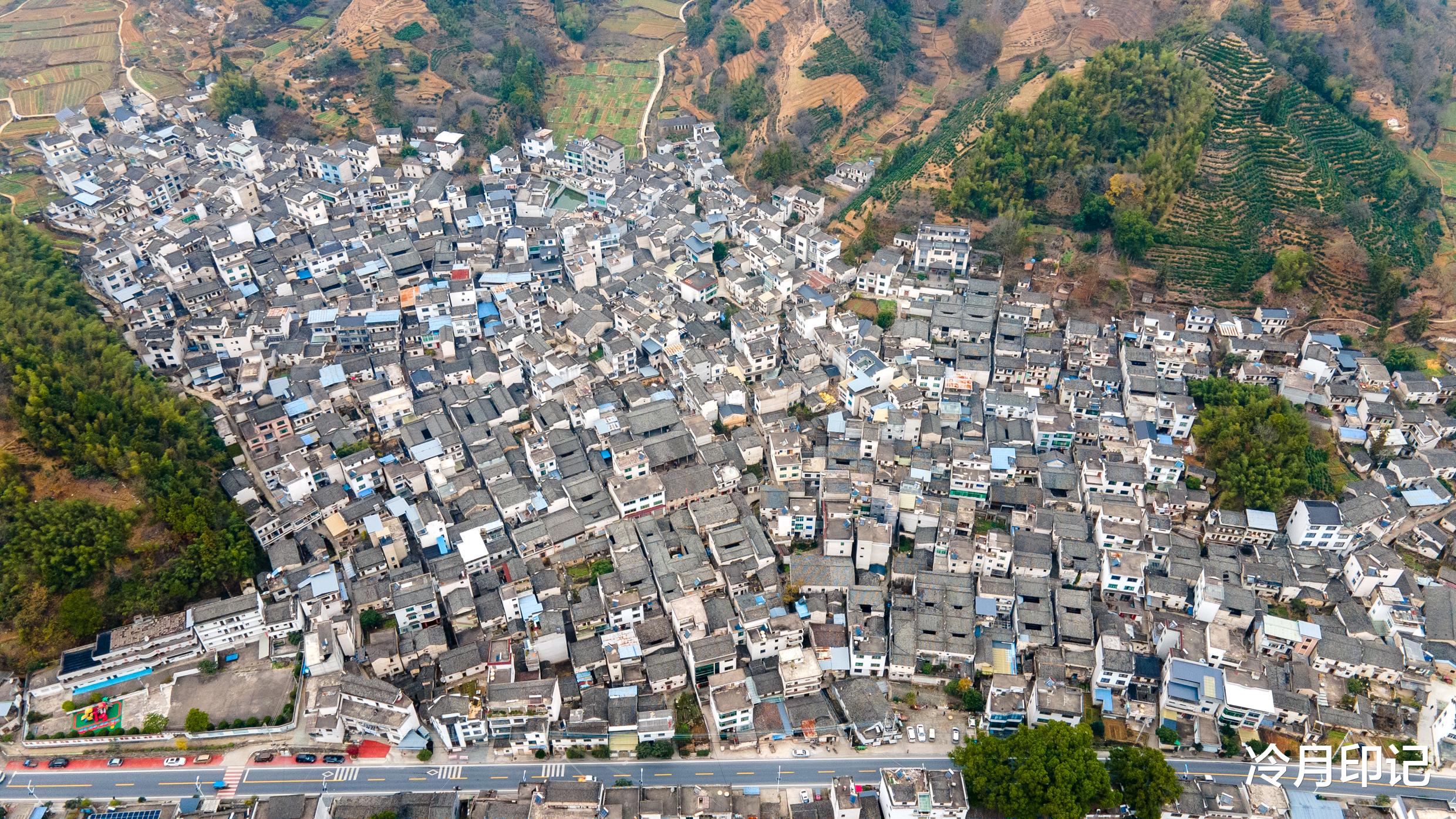 旅行者|歙县千年古村瞻淇村,现存明清古建筑100多幢,嬉鱼灯传承了800年