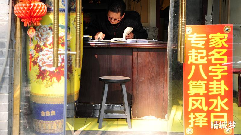 妈妈带着女儿嫁给兄弟俩，弟弟娶了妈妈，哥哥娶了女儿！