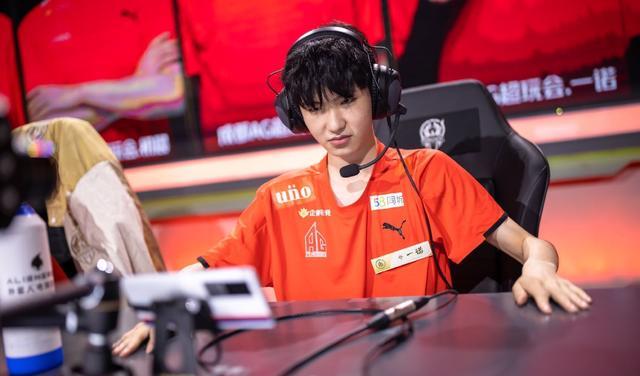 教练|据瓜主透露AG转会期有大动作，单教练就请10位，网友：人傻钱多？