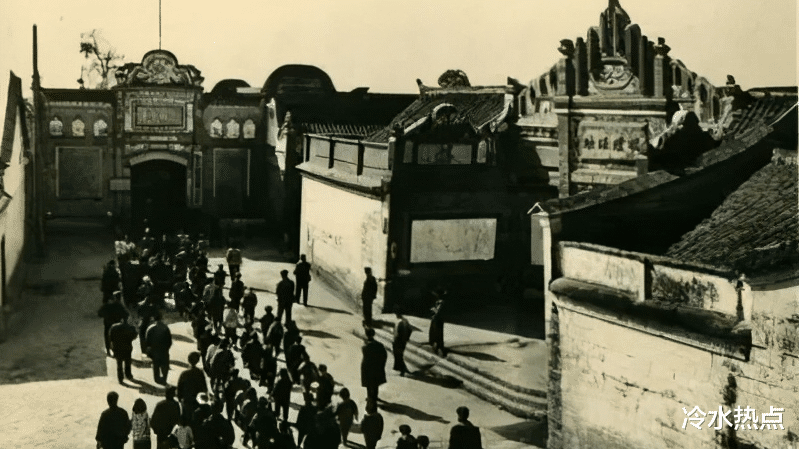 |就是她一手炮制了当年的刘文彩水牢故事，冷妈妈