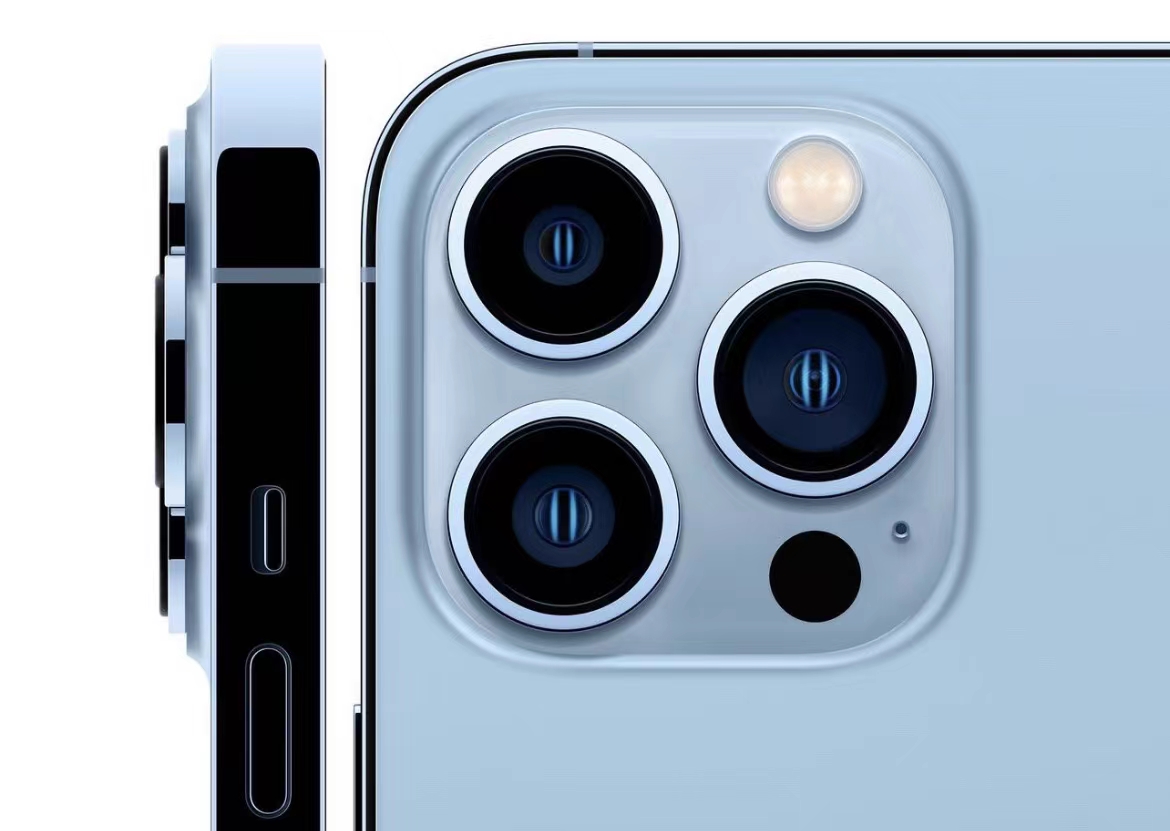 安卓打孔屏就丑，苹果打孔屏真香，iPhone的高级感从哪里来？