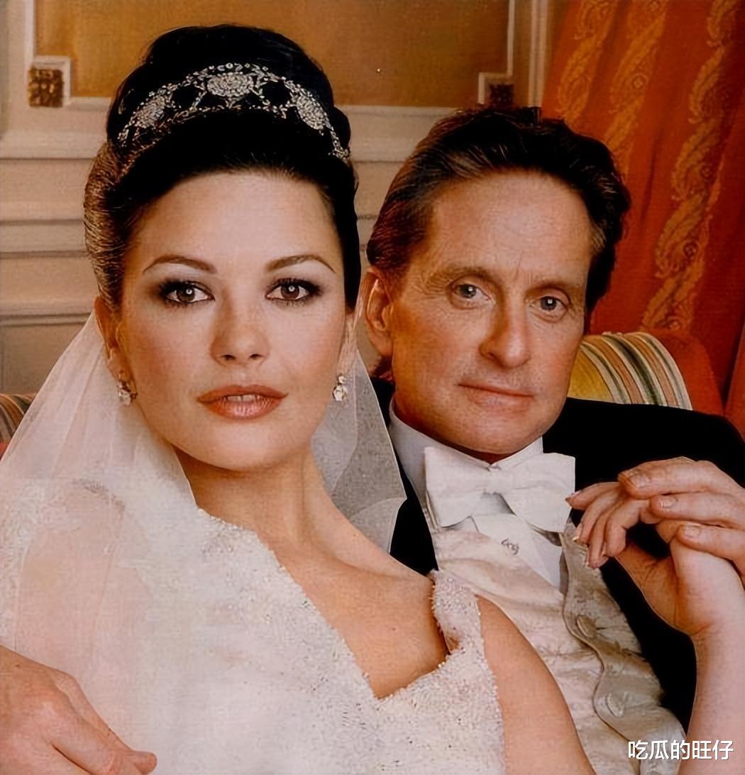 道格拉斯|泽塔琼斯：53岁美人迟暮，富豪老公很花心，儿女没继承她的高颜值