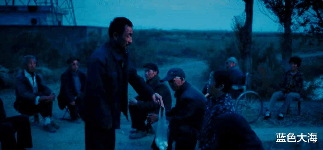 隐入尘烟|收获10亿网友好评却突然下架!《隐入尘烟》到底动了谁的蛋糕?