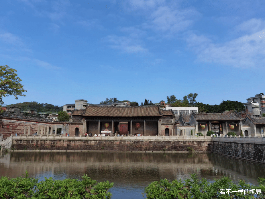 沙湾古镇|沙湾古镇：家家户户住“蚝宅”，游客却说是密集恐惧症者的噩梦