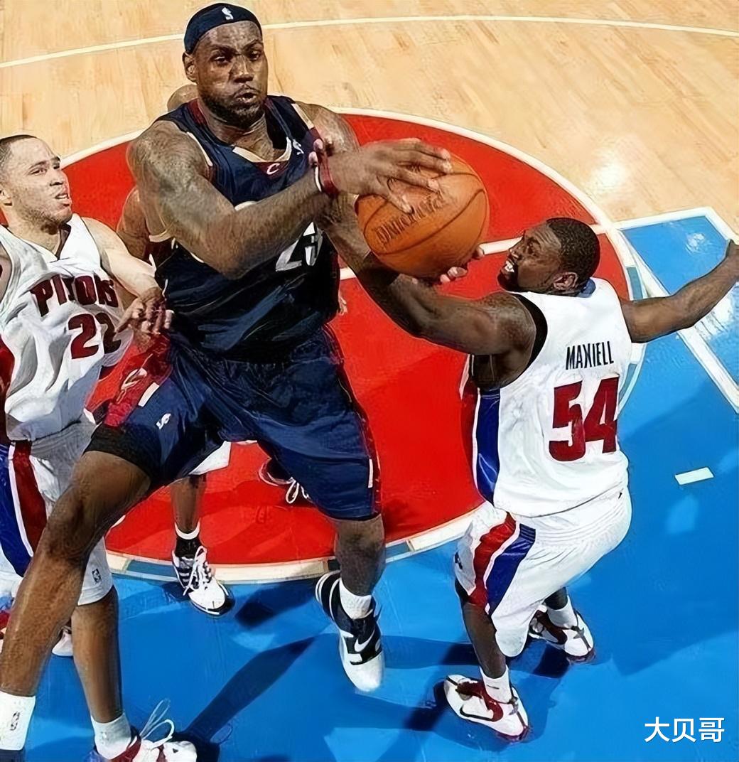 查尔斯·巴克利|21世纪NBA仅有6位超巨：邓肯巅峰硬刚鲨鱼科比，字母哥还不够格