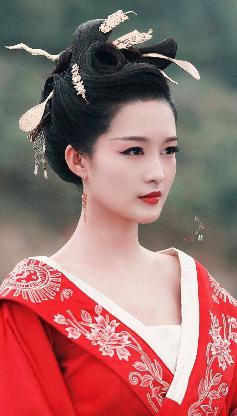 李沁|李沁，“鸡腿”少女