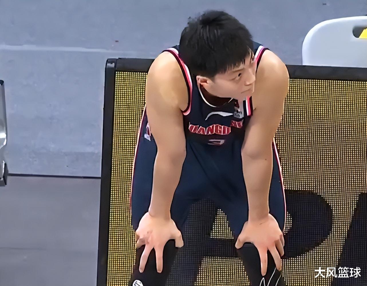 广东男篮|6分7板3犯规，不服老真不行！广东本赛季是否结束，全看易建联了