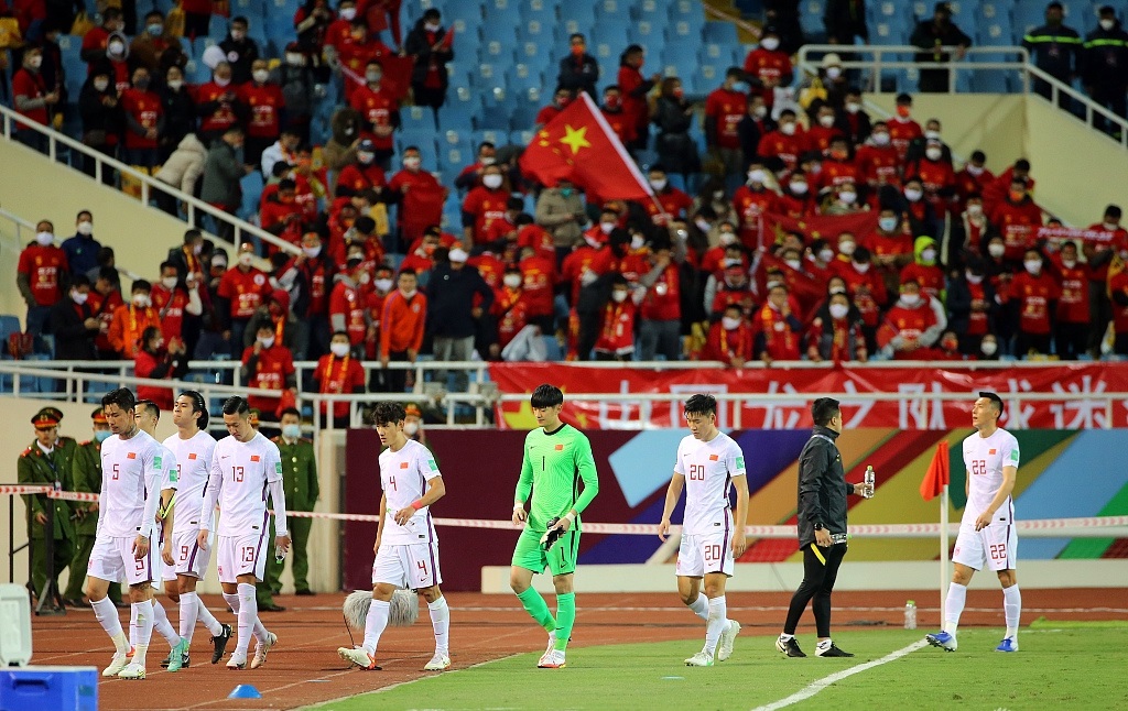 国足|补招10人，国足大换血，目光瞄准26年世界杯，球迷：多吃点海参