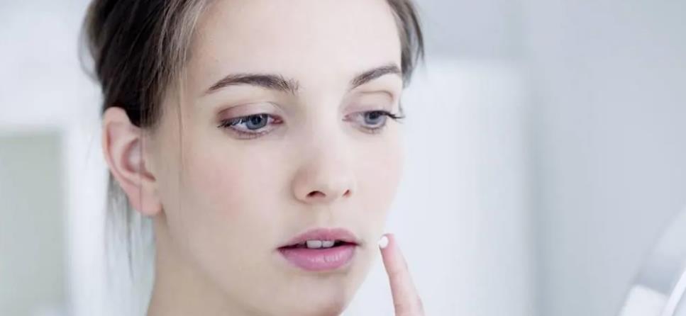 护肤 大名鼎鼎的4款贵妇精华：海蓝之谜修护维稳，小棕瓶适合轻熟龄肌