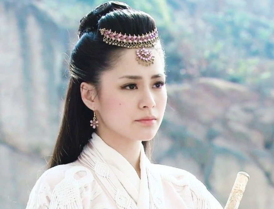 阿娇|阿娇饰演小青的海报引关注，网友：珠玉在前，真不是美就行了