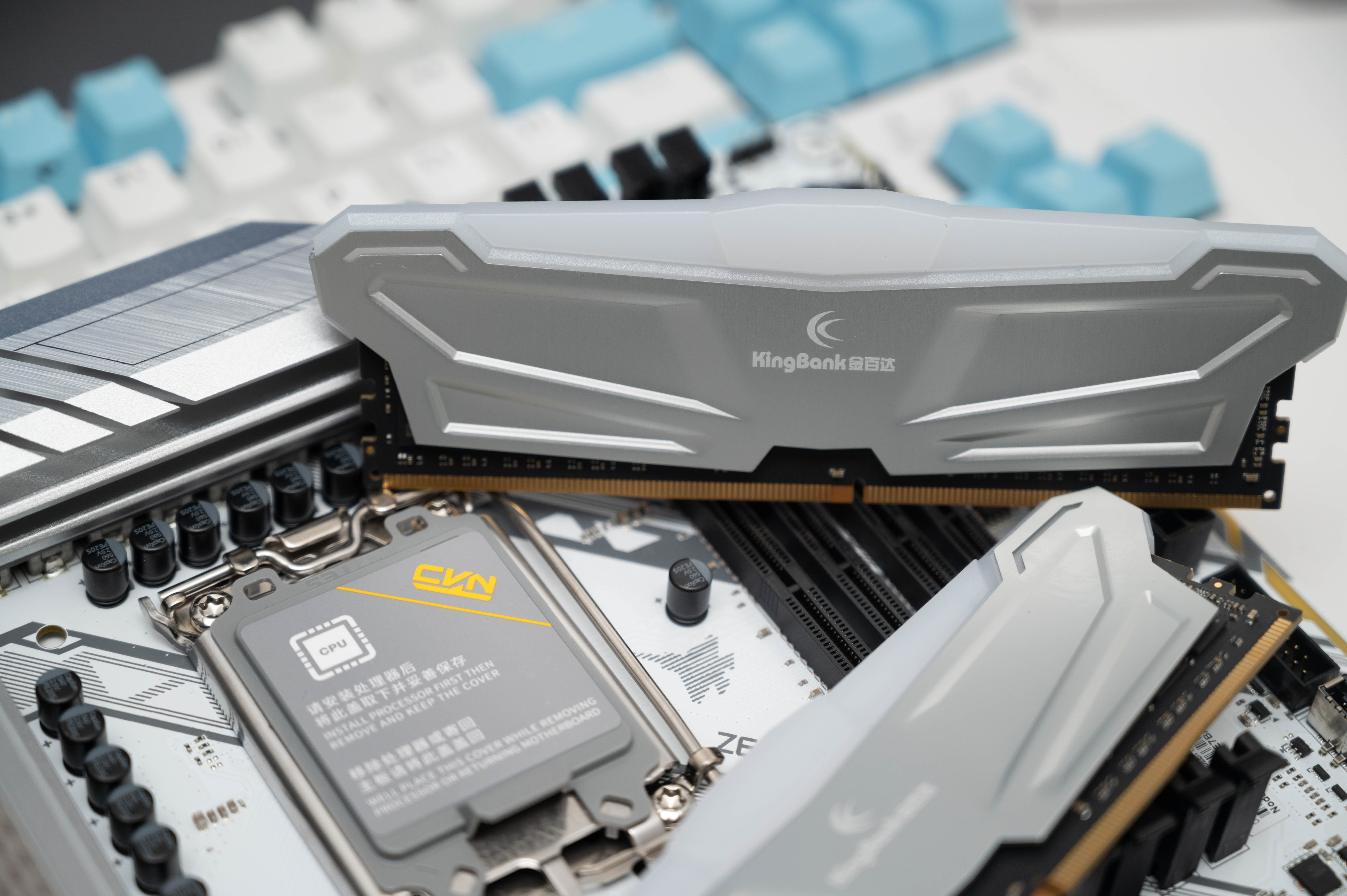 七彩虹|1500元内的Z690天花板，更新换代“白色”主机，高性能PC装机分享