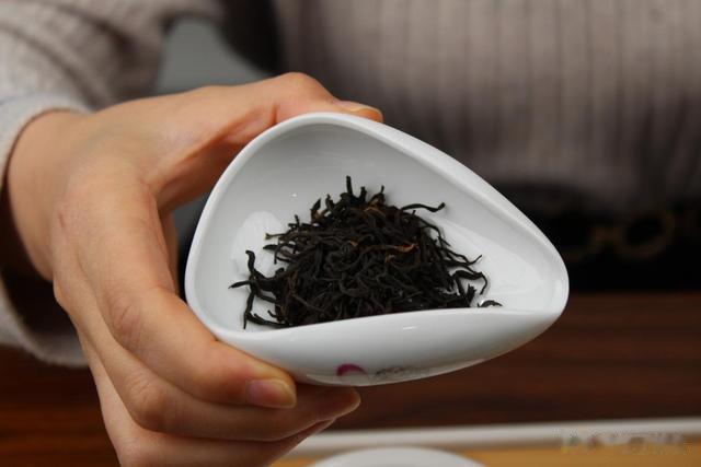 安徽一老茶客晒出喝了10年的茶叶单,网友纷纷议论:太会喝了!