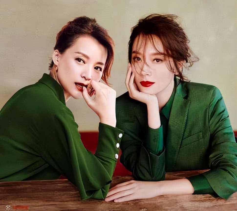 陈数|45岁陈数躺地上练瑜伽,穿运动内衣秀小蛮腰,腾空拱起上半身功力强