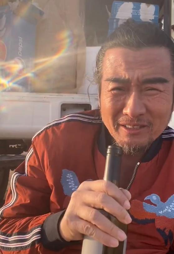 陈道明|孙兴近况曝光,胡子拉碴事业一落千丈,坚持一夫二妻制,误入歧途