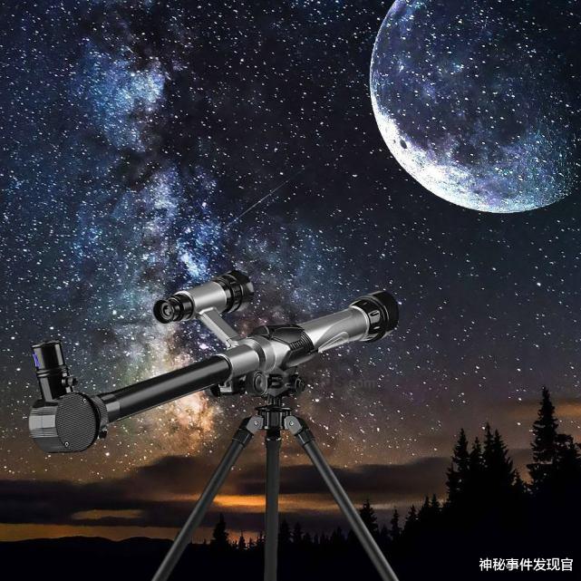 火星表面惊现‘人形生物’巡逻?身后还有半月形地下入口