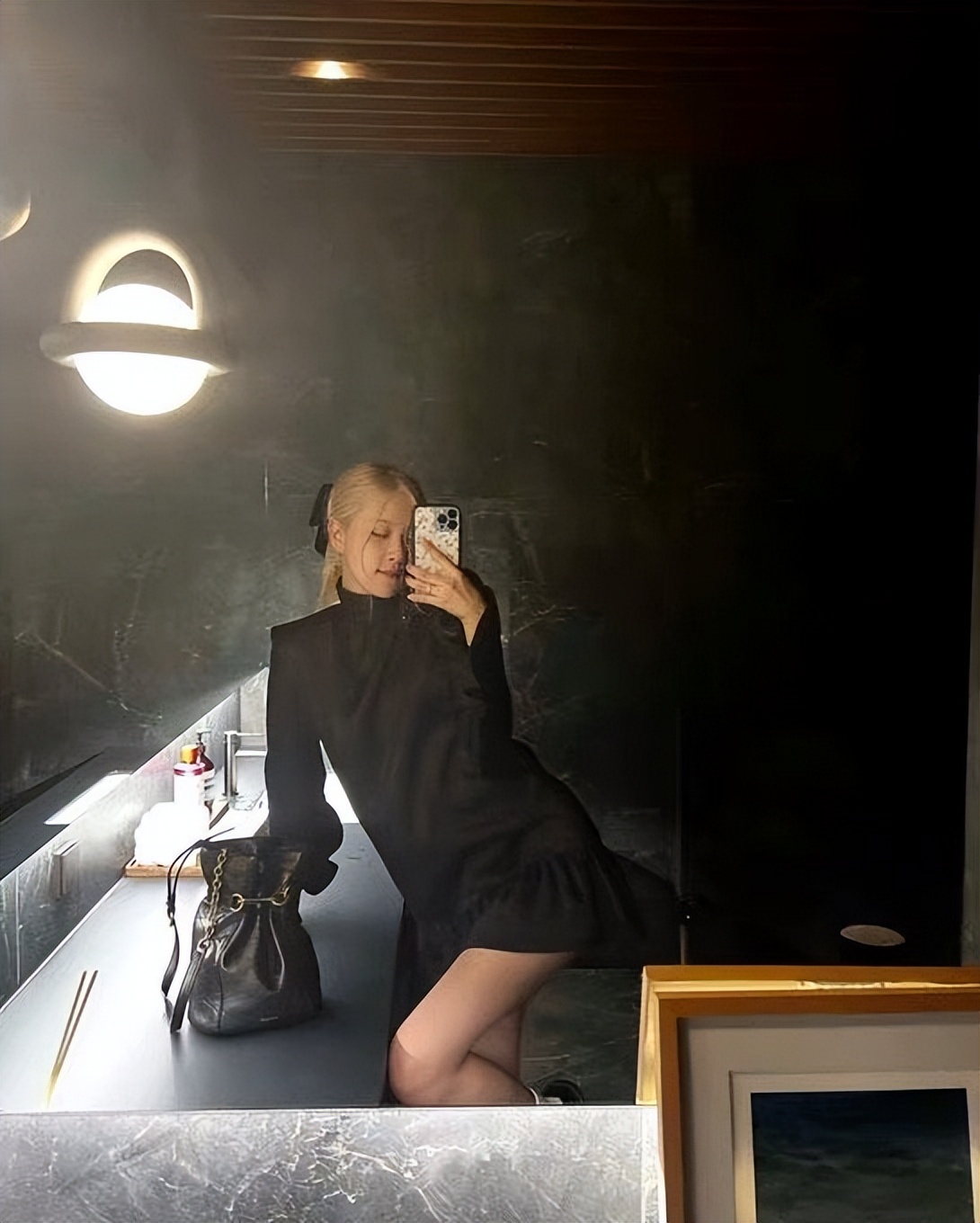 blackpink|性感拍照姿势，Blackpink智秀模仿彩英，表情颇有玩味，互动有趣