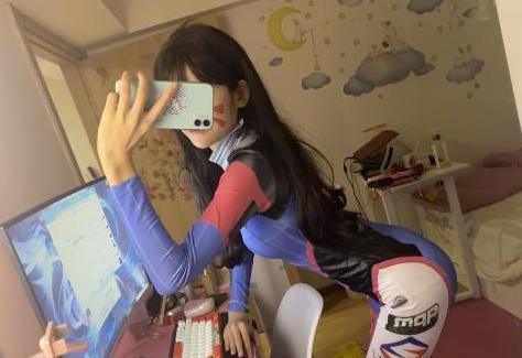 女网红自曝成长经历:3年级被亲生父亲猥亵,连回忆都是痛