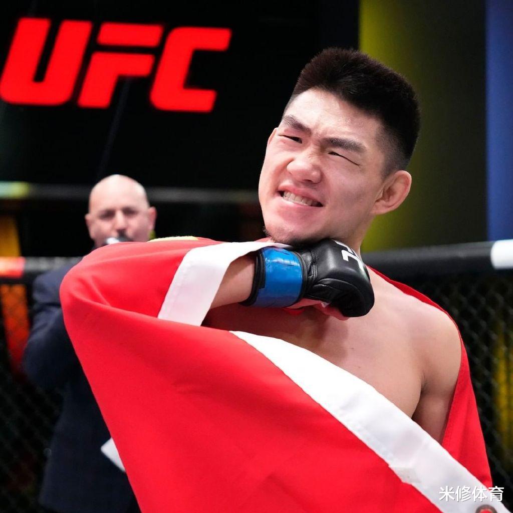 特鲁姆普|里程碑式胜利！UFC宋亚东两分钟KO莫拉斯，杀入世界前十名