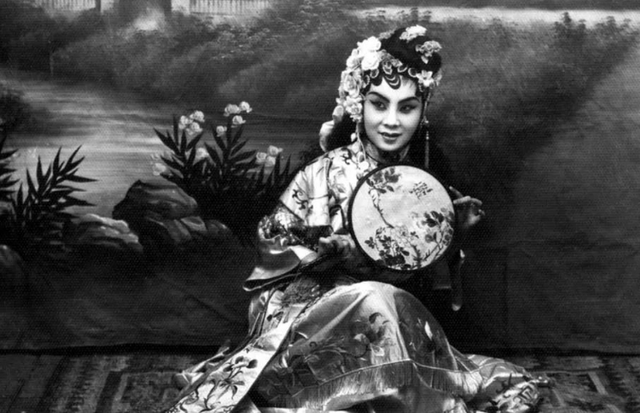 京剧|京剧表演艺术家李韵秋因病逝世,享年89岁,生前最后露面憔悴不堪