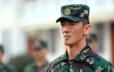 谭咏麟|“军旅一哥”任天野，婚后几十年为何0绯闻？看看妻子是谁就知道