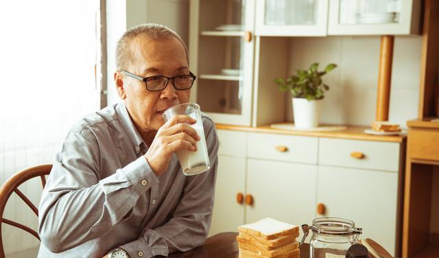 大爷|搭伙老伴要求每月再给3千零花,68岁大爷怒:你真把我当冤大头了