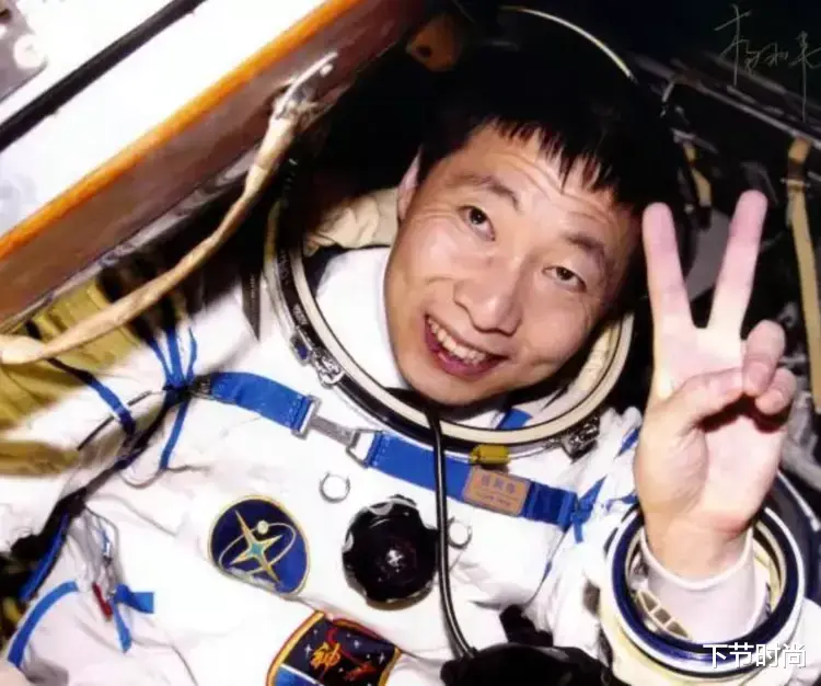 杨利伟在太空听到神秘“敲门声”，13年后谜底揭晓，多亏他当时冷静