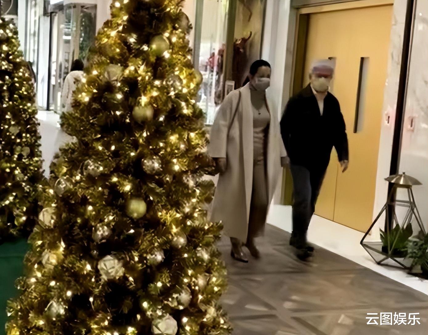 朱玲玲|朱玲玲逛街被偶遇，与富豪老公十指紧扣太甜蜜，无保镖助理显低调