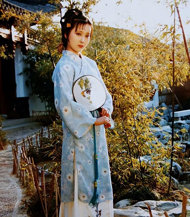 陈晓旭|陈晓旭去世15年,丈夫再婚娶新人,父母依旧沉浸悲伤