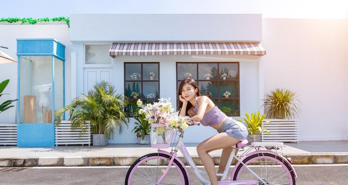 女子独自骑车竟遇到变态男子骚扰,女孩急中生智偷录视频后报警!