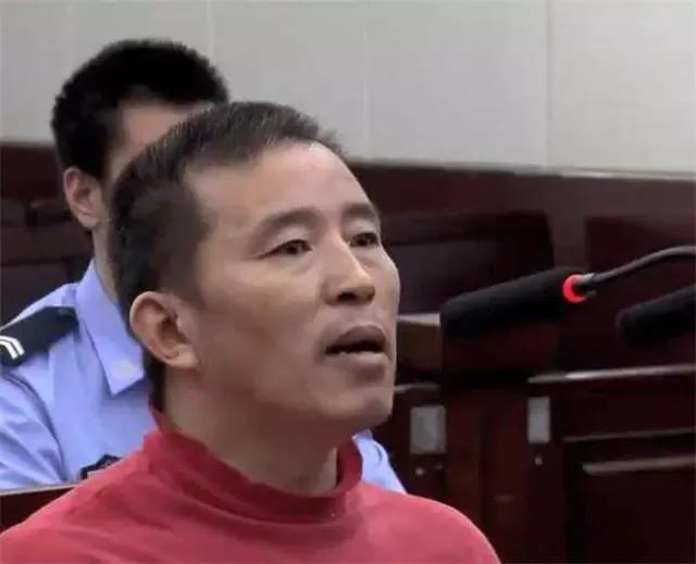 四川风水先生“王半仙”,因迷信而杀人,被捕后在法庭上疯狂叫嚣