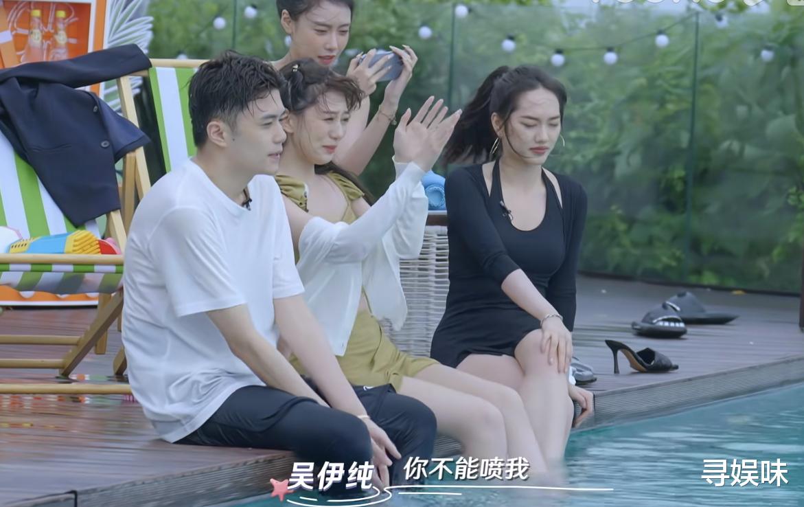 王丽坤|《相遇的夏天》女三太招人喜欢,男三主动牵手指画面辣眼,胆真大