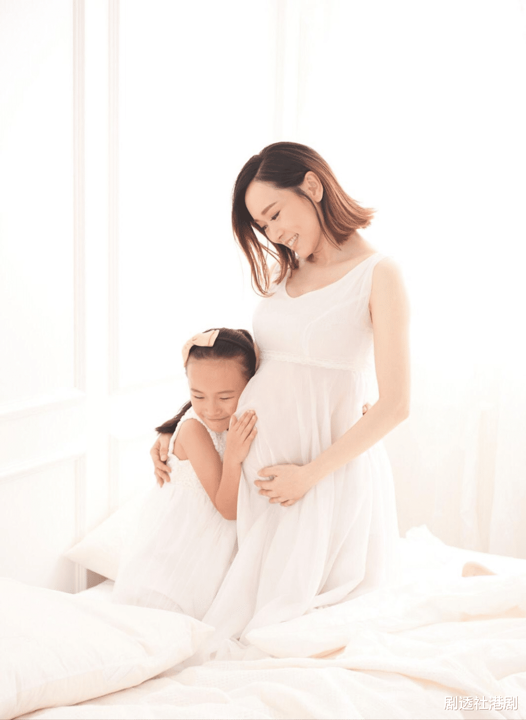 杨思琦|丑闻满天飞感无奈，44岁港姐冠军谈当年未婚生女被唾骂：这就是命