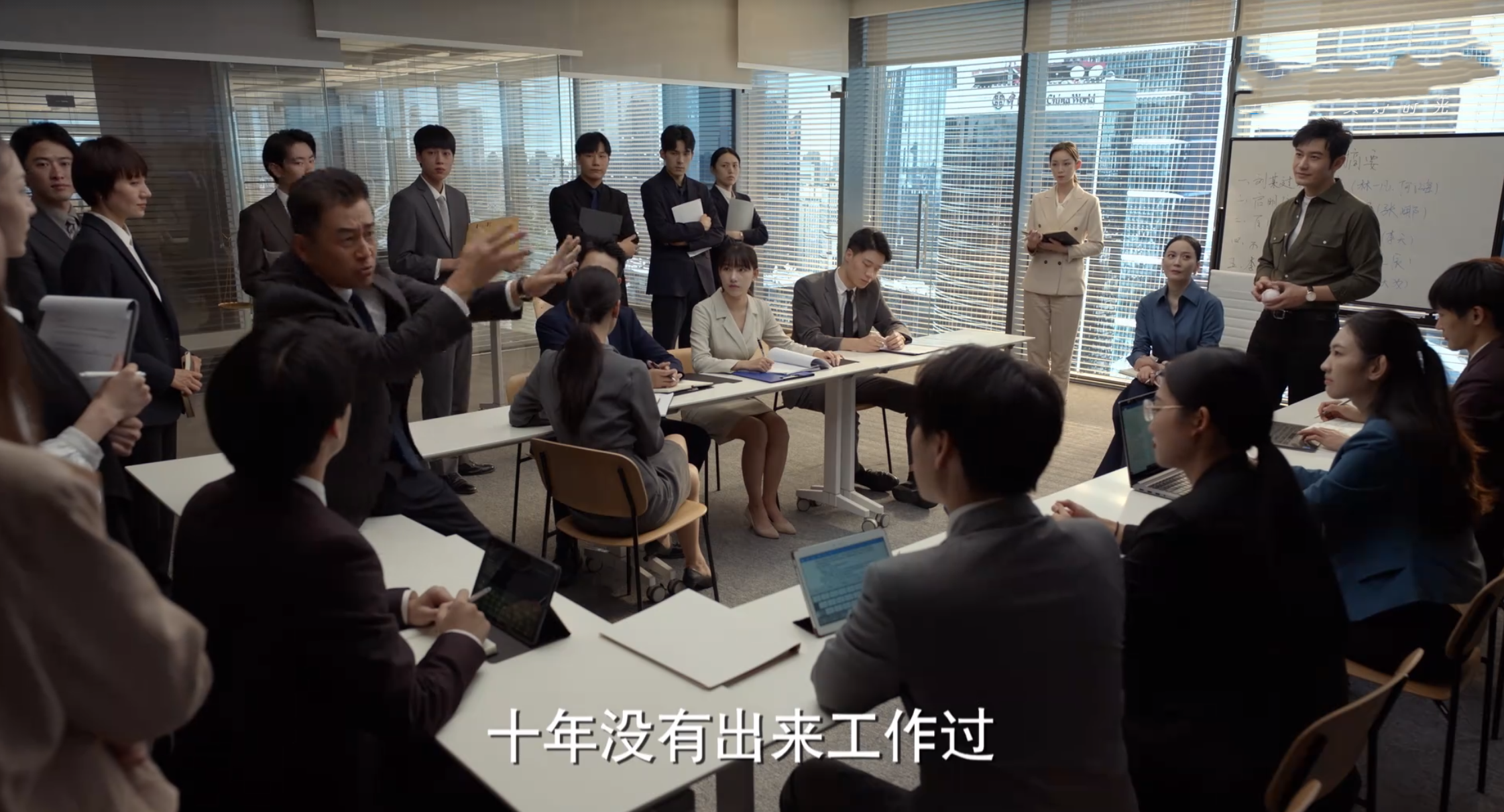 全职太太|《玫瑰之战》：全职太太跨越职场女性，现实远比想象中要残酷