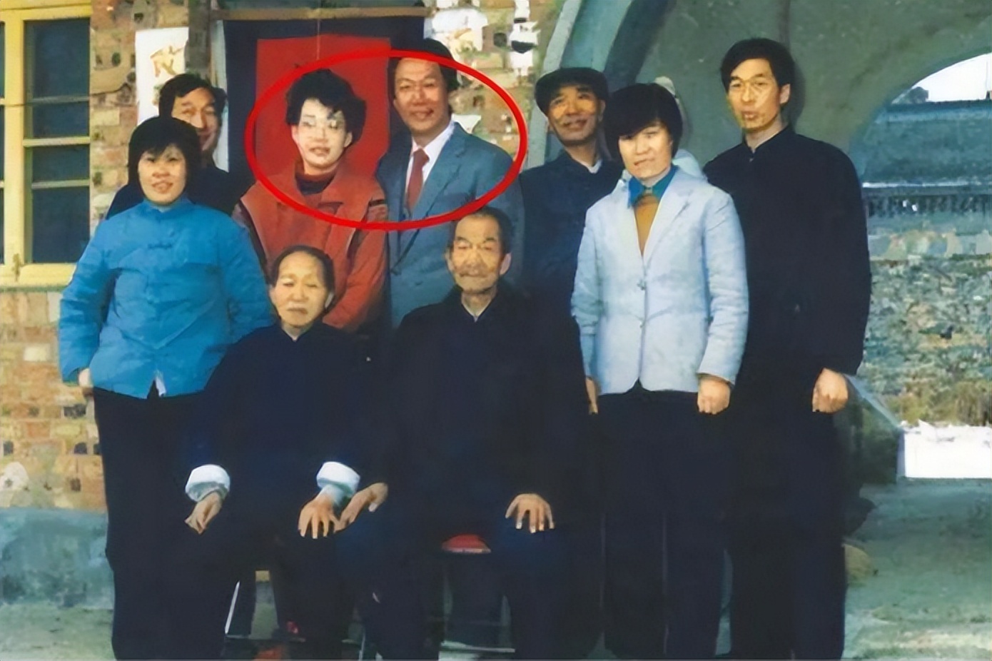 曾馨莹|郭台铭：风流深情两不误，发妻离世悲痛欲绝，却转身娶小24岁娇妻