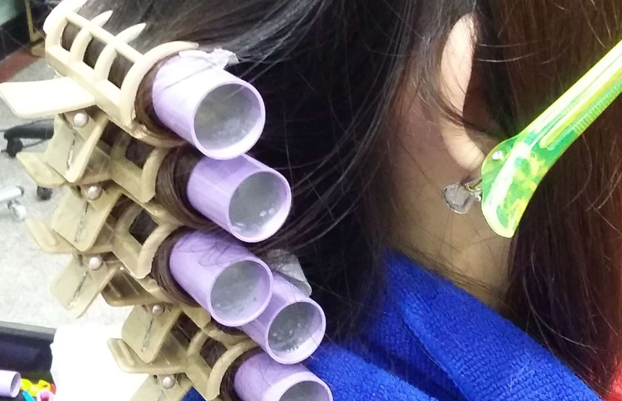 烫发 为什么烫个头发价位悬殊很大，是药水很贵吗？贵在技术而不是药水
