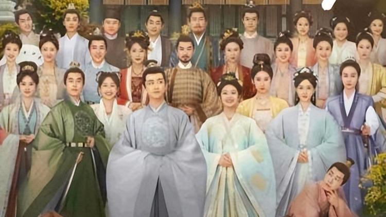 街拍|女孩之间的甜蜜暴击，清醒的女王发言，《卿卿日常》是古偶清流吧