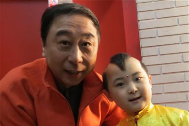 易烊千玺|他4岁登台,6岁上春晚,8岁却因病去世,人称“年画娃娃”