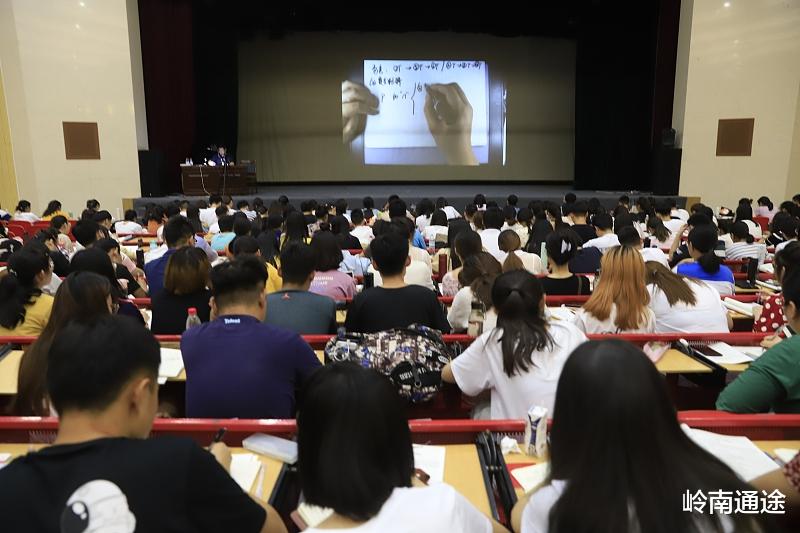 校园招聘|大学生校招和社会招聘，哪种方式好？我建议优先考虑校园招聘！