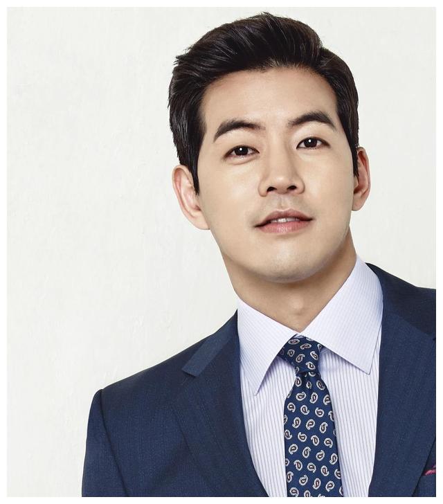 李尚允|李尚允出席试映会 韩国第一学府毕业才貌双全 曾与崔智友李宝英搭档