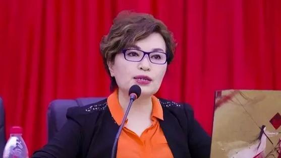 主播李瑞英：儿子坠楼依然坚守工作岗位，被指责无情，现状如何了