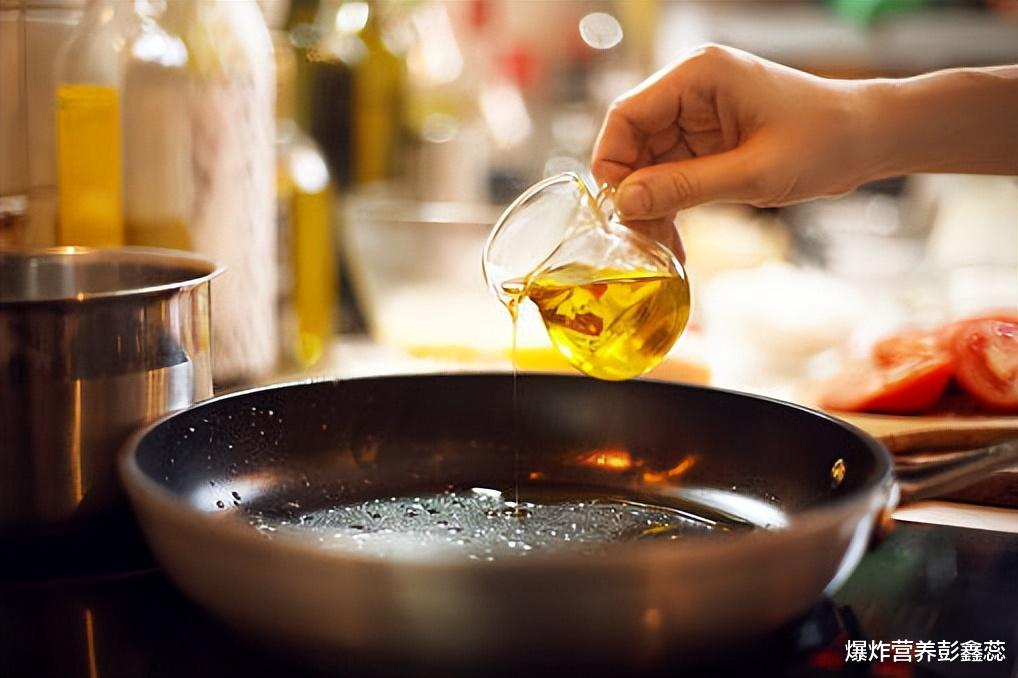 西红柿|提醒：虽然每天都要吃食用油，但这4种油一口都别碰，要听劝